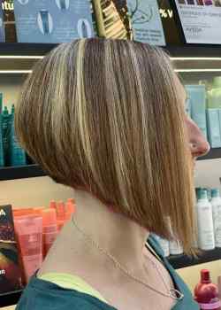 trendy-angled-bob-on-shoert-blonde-hair